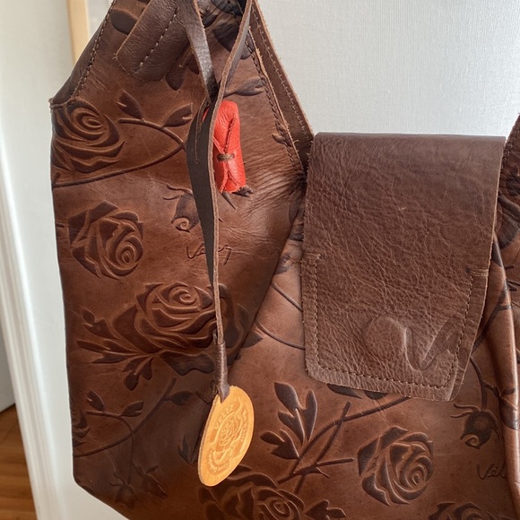 Vélez Brown Genuine Lather Boho Shoulder Bag - Picture 6 of 13